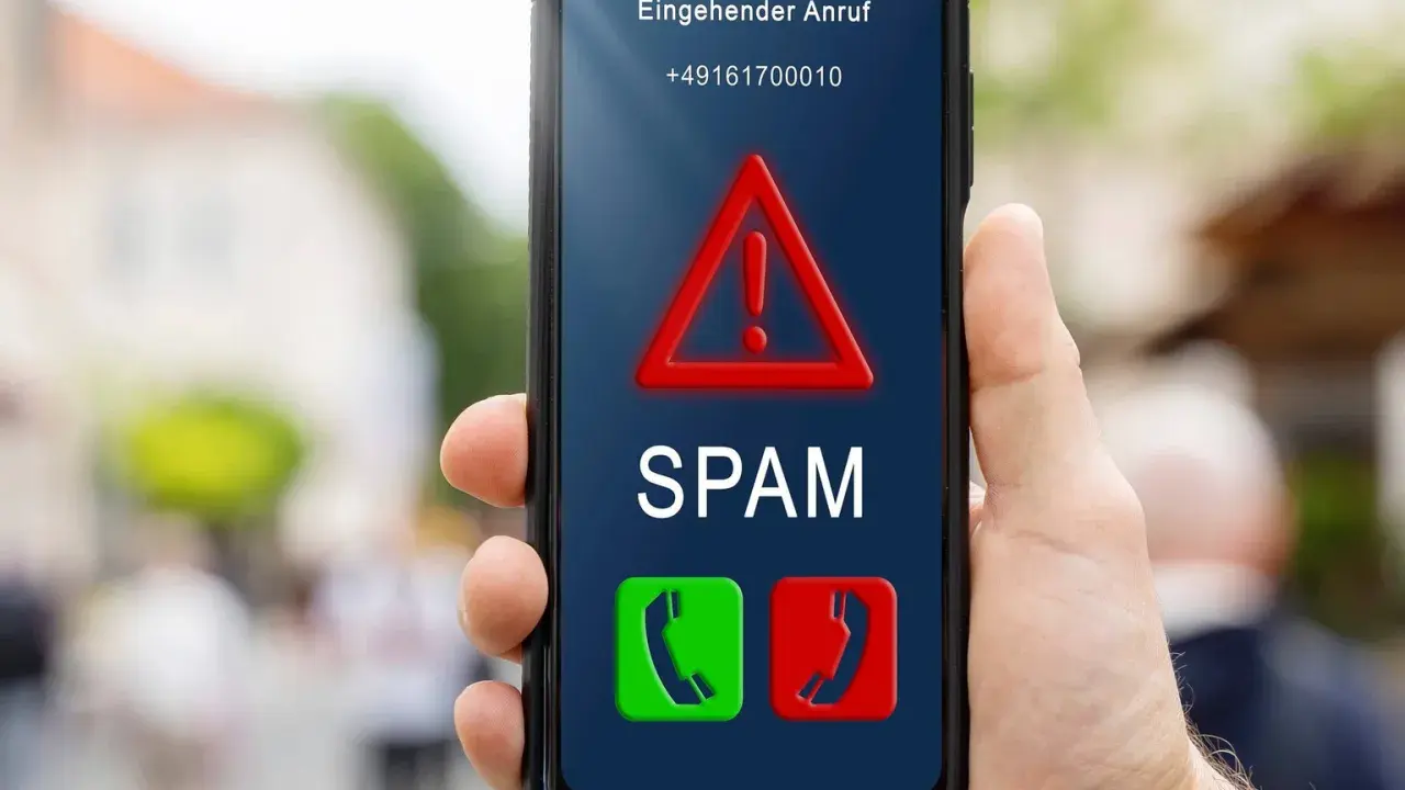 Ein eingehender Anruf auf dem Handy wird als SPAM markiert. Vorsicht, ist das eine Spam-Nummer?