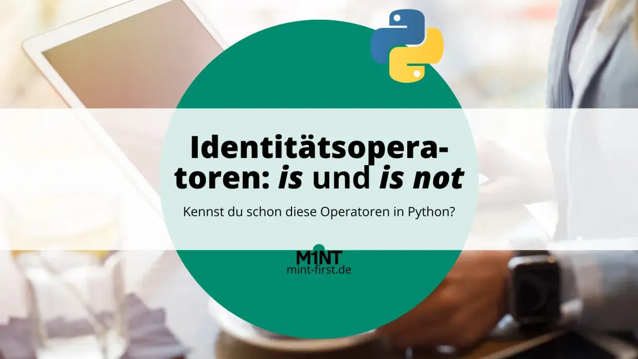 Python-Operatoren `is` und `is not` vergleichen Identitäten. Ein Laptop und ein Getränk im Hintergrund.