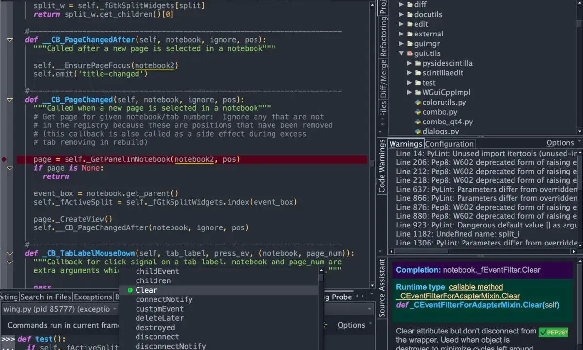 Programmieren mit Python: Code-Editor zeigt Python-Code mit hervorgehobenen Zeilen und eine Autovervollständigungsliste.