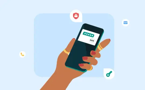 Hand hält Smartphone mit einem OTP SMS-Code. Symbole für Sicherheit und Kommunikation umgeben das Bild.