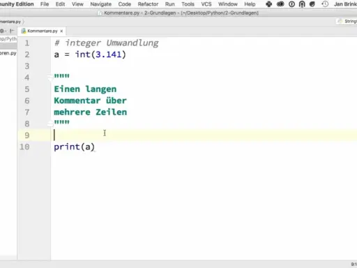 Python-Code in PyCharm zeigt, wie man mit """ mehrere zeilen auskommentieren kann.